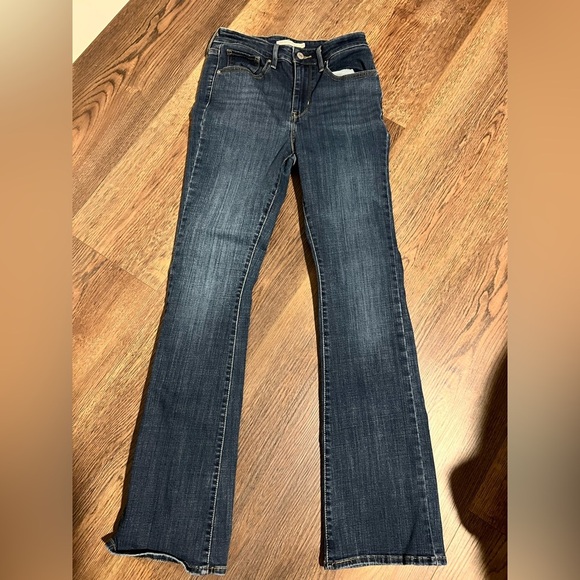 Levi’s 725 High-Rise Bootcut Jean Dark Wash Size 28 - Picture 1 of 7